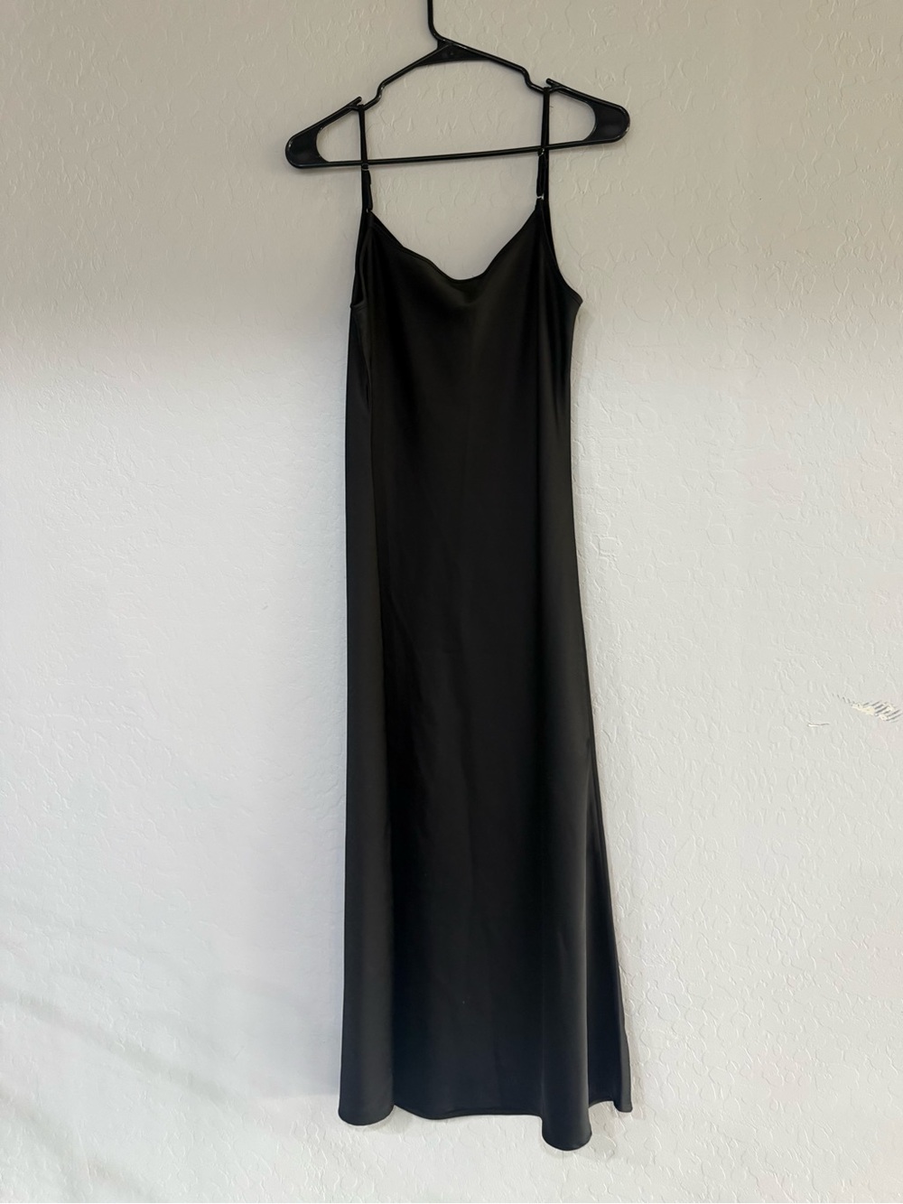 House of Harlow 1960 Black Satin Slip Maxi Dress – Elegant Evening Gown - Picture 4 of 4